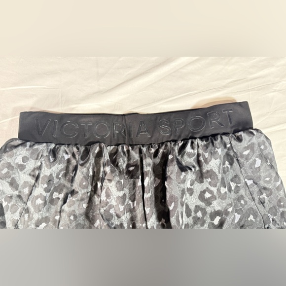 Victoria secret sport Black Leopard Print Shorts size medium - Picture 6 of 6